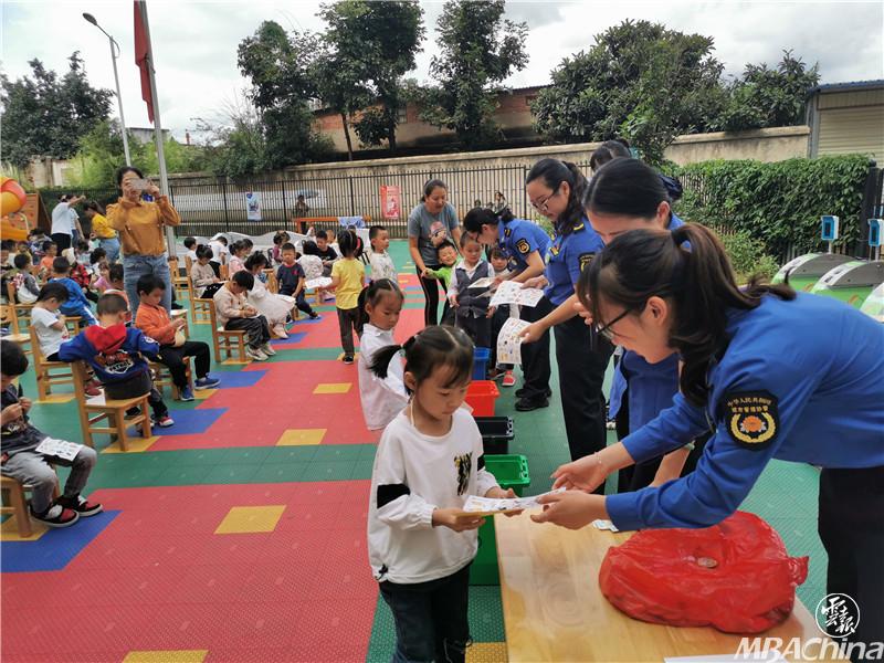 澳门正版资料大全免费网,精细化实施分析_SVU77.765精选版