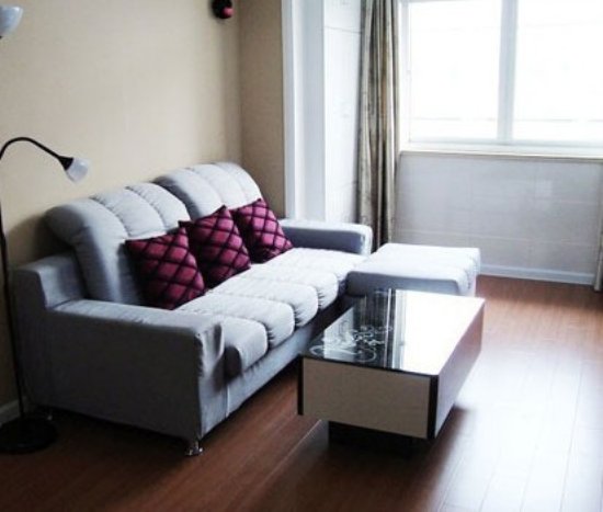 最新款沙发，家的温馨与友情的完美交织