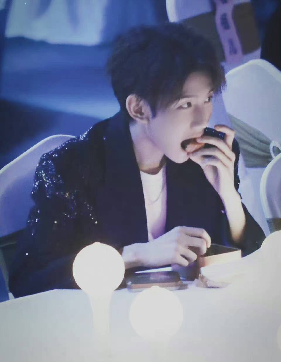 王源最新动态揭秘，日常趣事与朋友间的深厚情谊