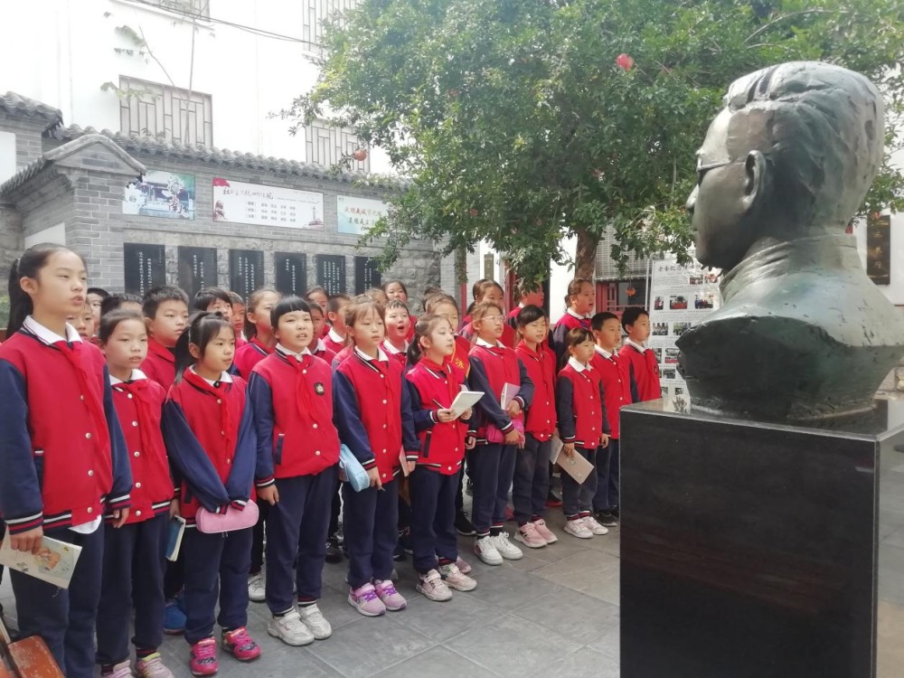 聚焦现代杰出人物，影响与价值解析——最新人物素材分享