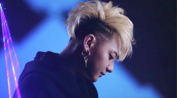 黄子韬最新视频,黄子韬最新视频,日常小趣事与友情的温馨瞬间