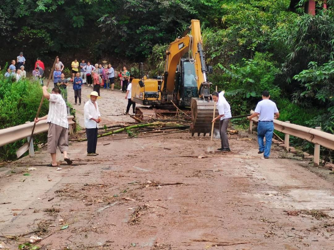 四川暴雨最新消息及小巷美食探索之旅