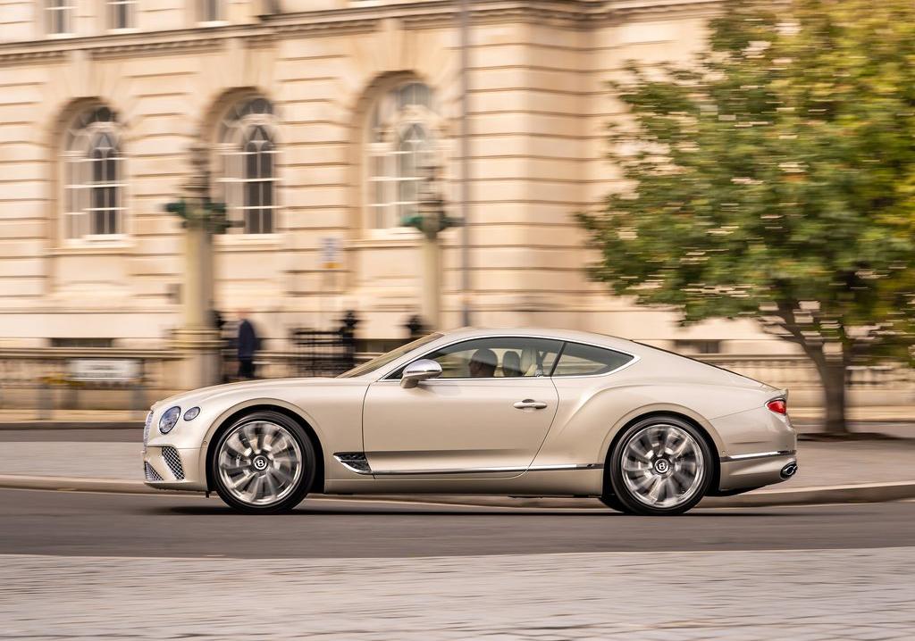 宾利GT，自然美景的奢华探索之旅