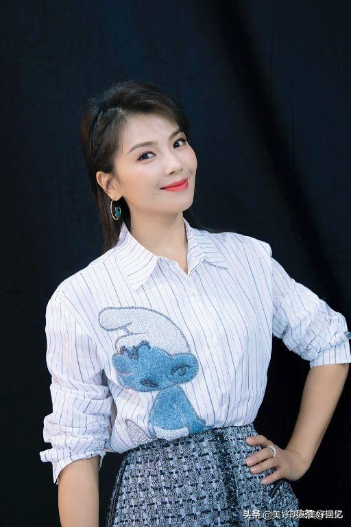 刘涛最新照片展现魅力依旧，时尚风采依旧迷人