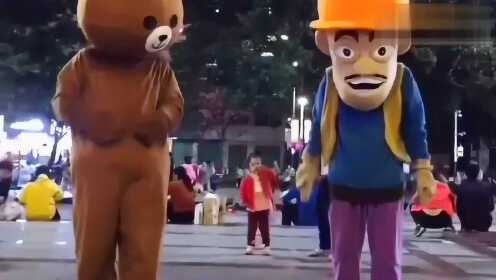 最新舞蹈光头强,小巷独特魅力舞韵