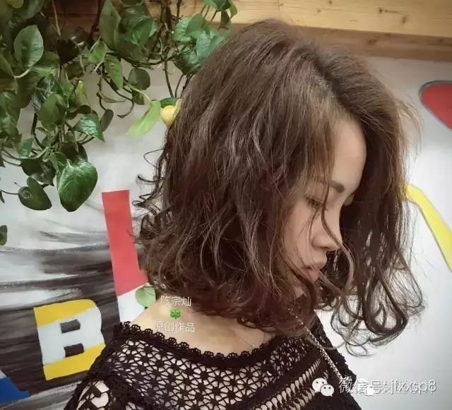 小巷深处的时尚秘密，揭秘2017最新齐肩烫发潮流