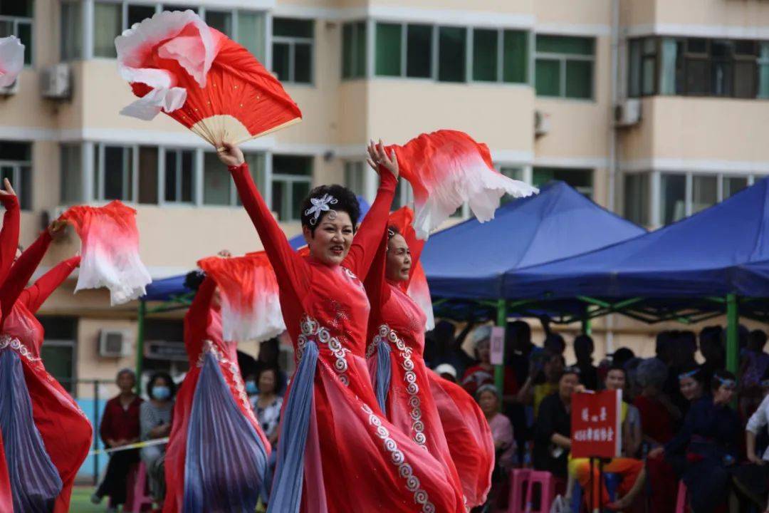最新扇子舞广场舞盛宴,领略风尚舞步,共享欢乐时光