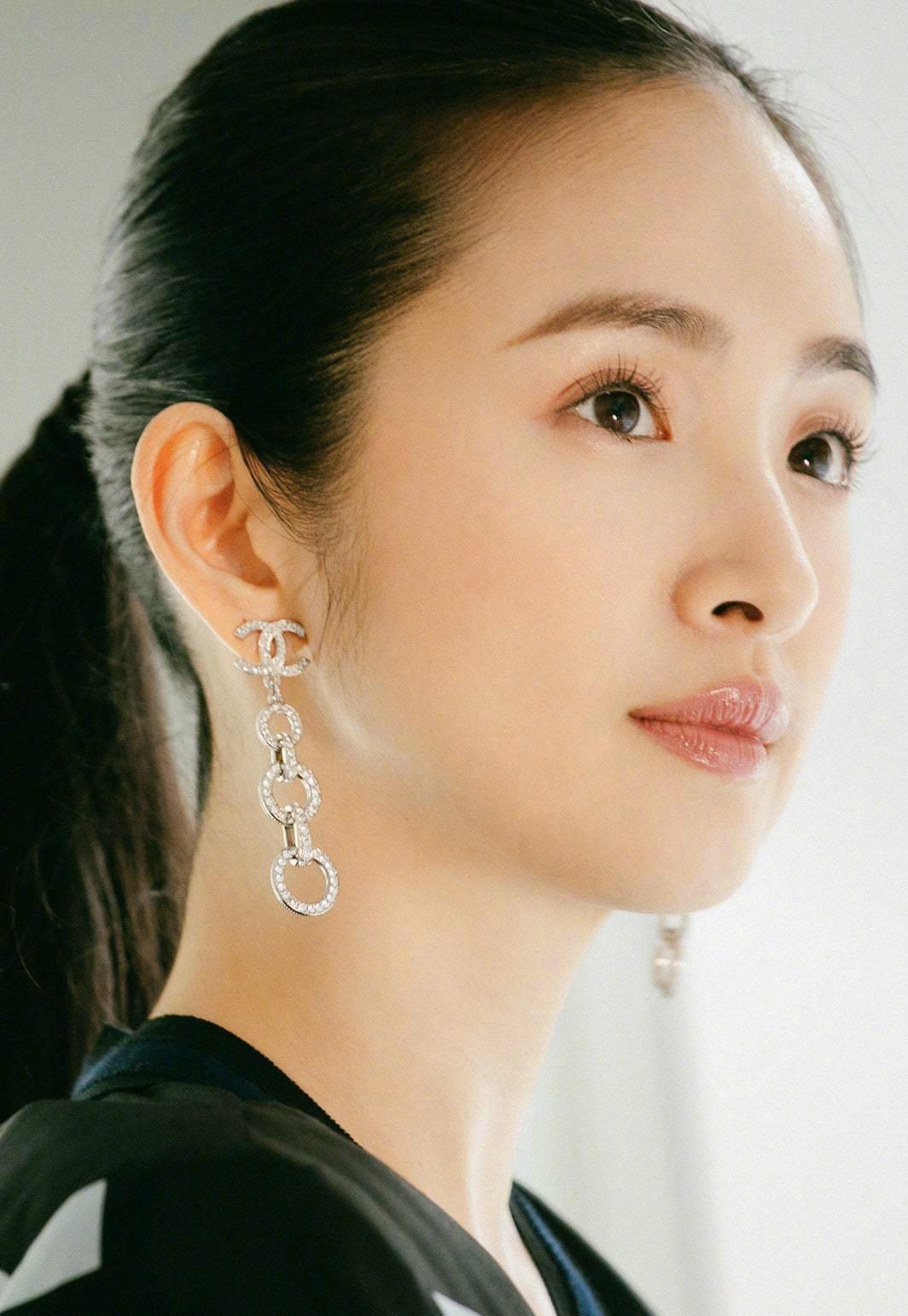 林依晨最新短发造型,自信之美,焕然一新展现变化魅力