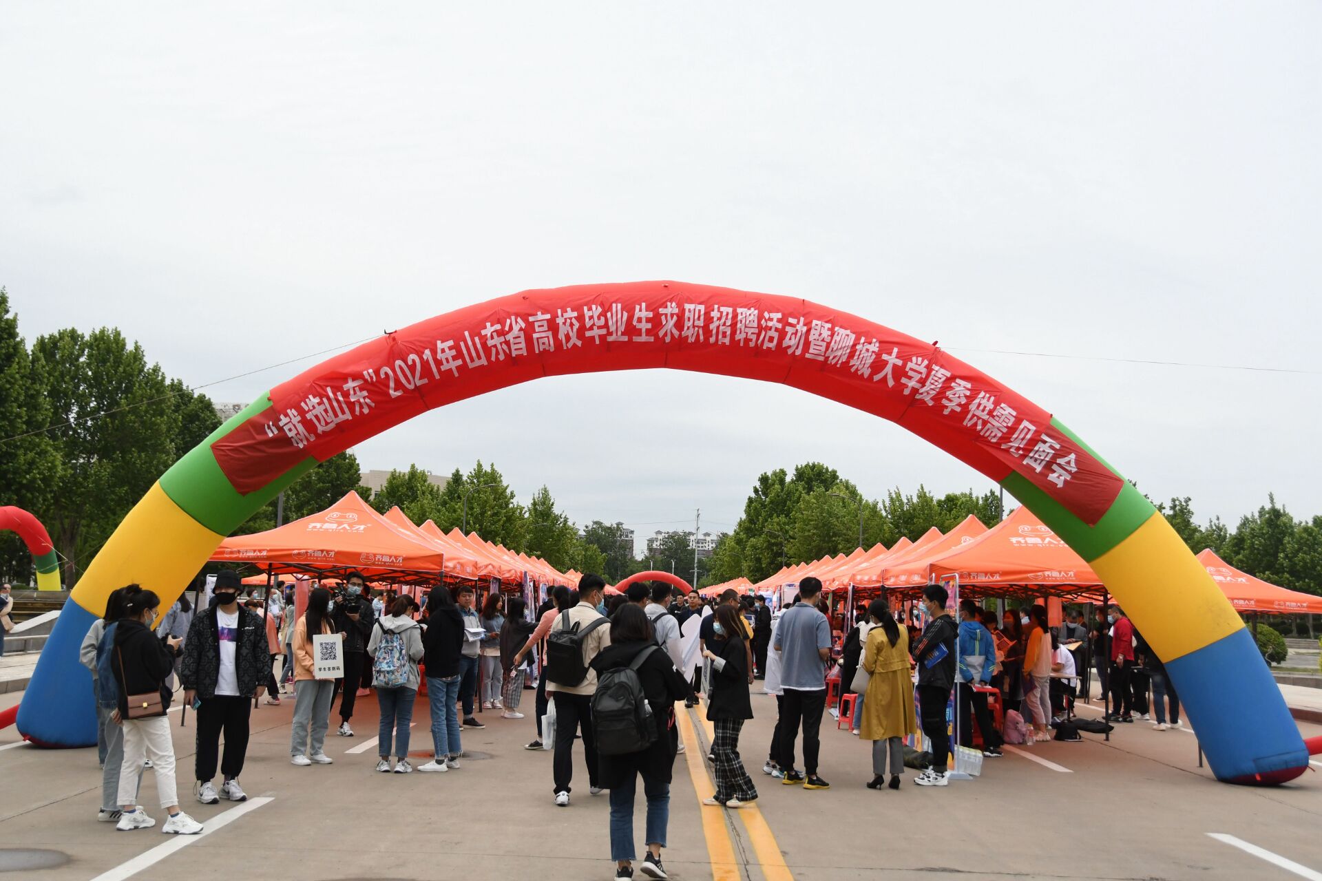 怀宁工业园招聘热潮,求职奇遇与友情之花在此绽放