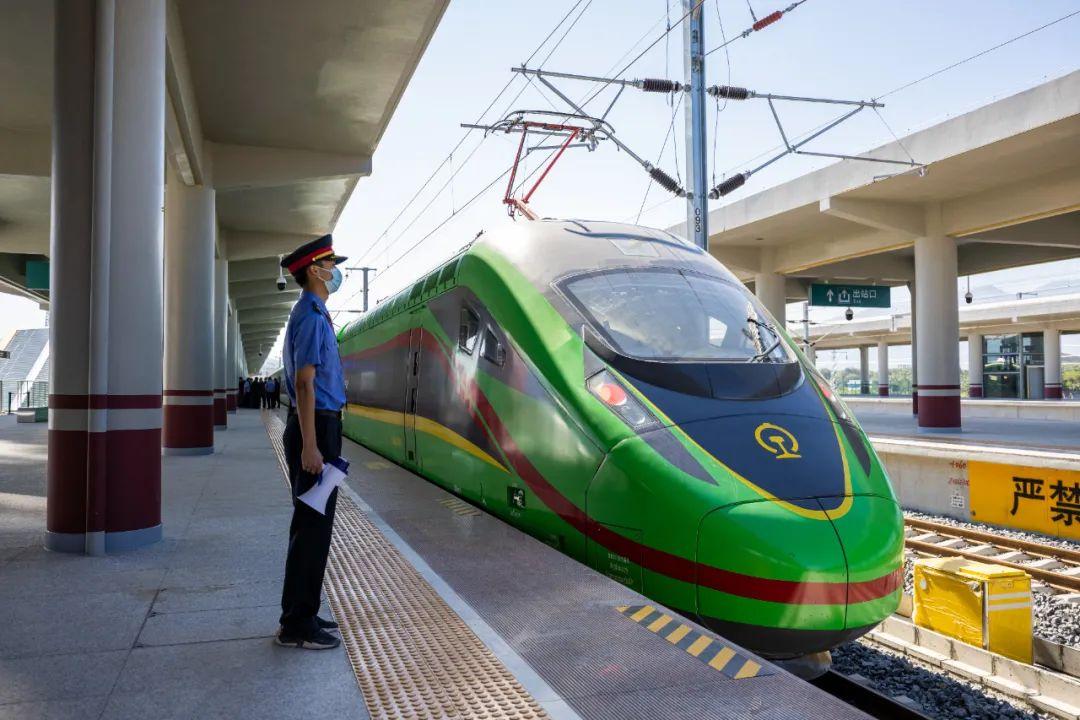 今天铁路最新消息新闻,今天铁路最新消息新闻,小巷深处的铁路美食探秘