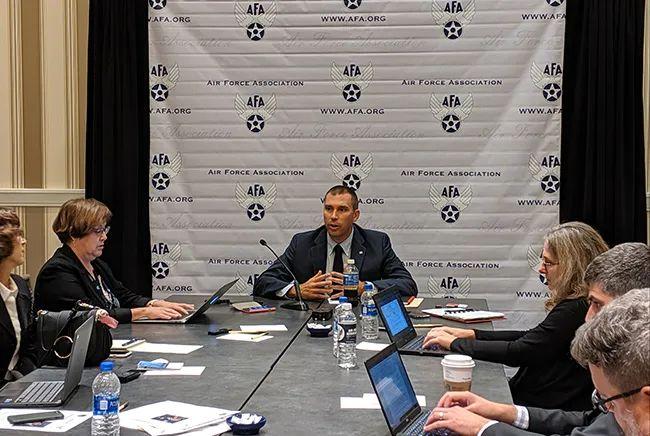 放务新观察最新一期,专家权威解答_便携版23.245