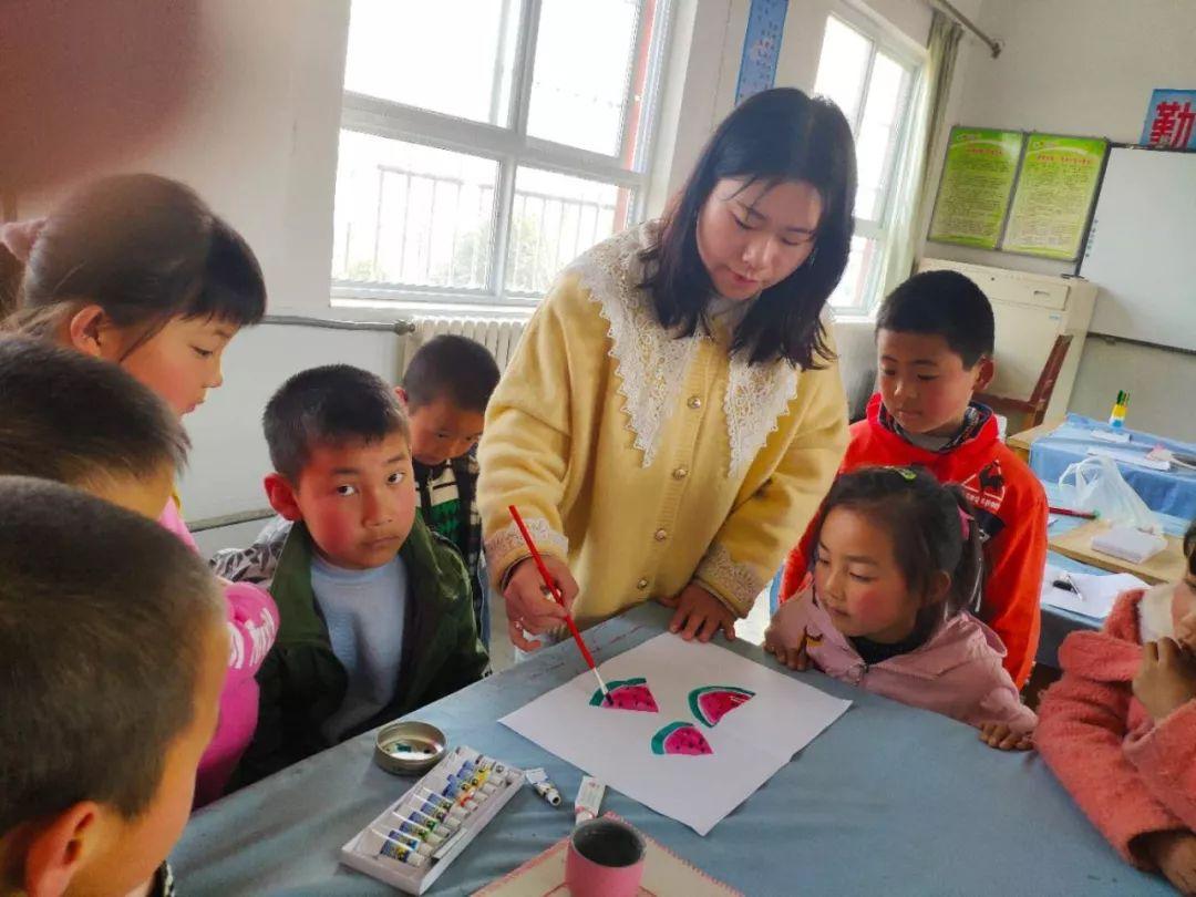 衣柜最新图片,展现变化、学习与自信的力量