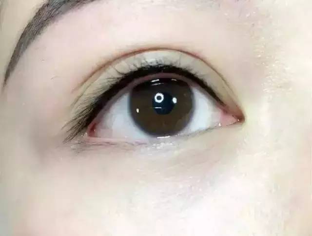 美瞳线潮流风尚,与自然美景的浪漫邅合之旅