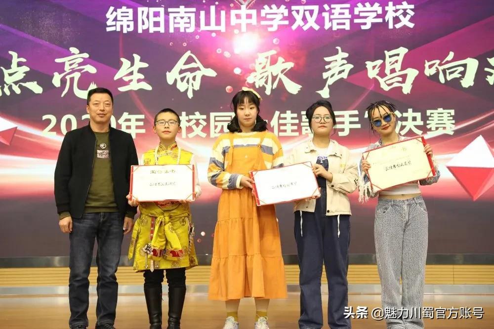 歌手跨界智能之旅，高科技演员的新体验