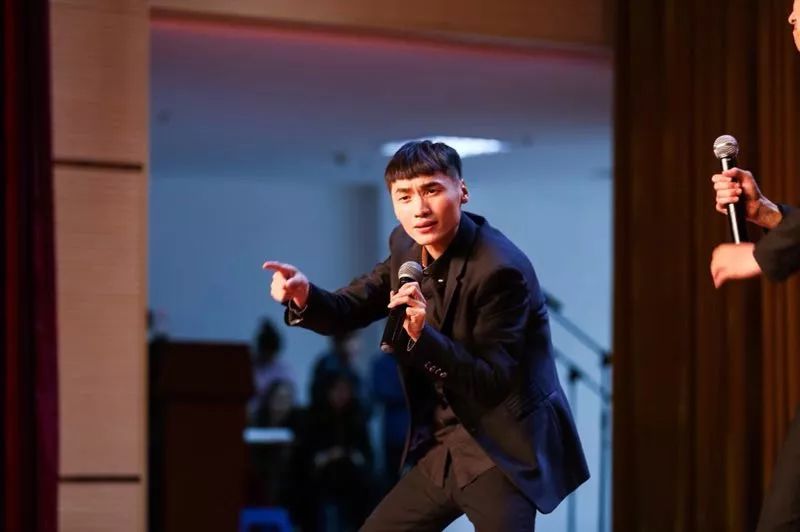 演员王鹰，演艺之路的璀璨之星闪耀之旅