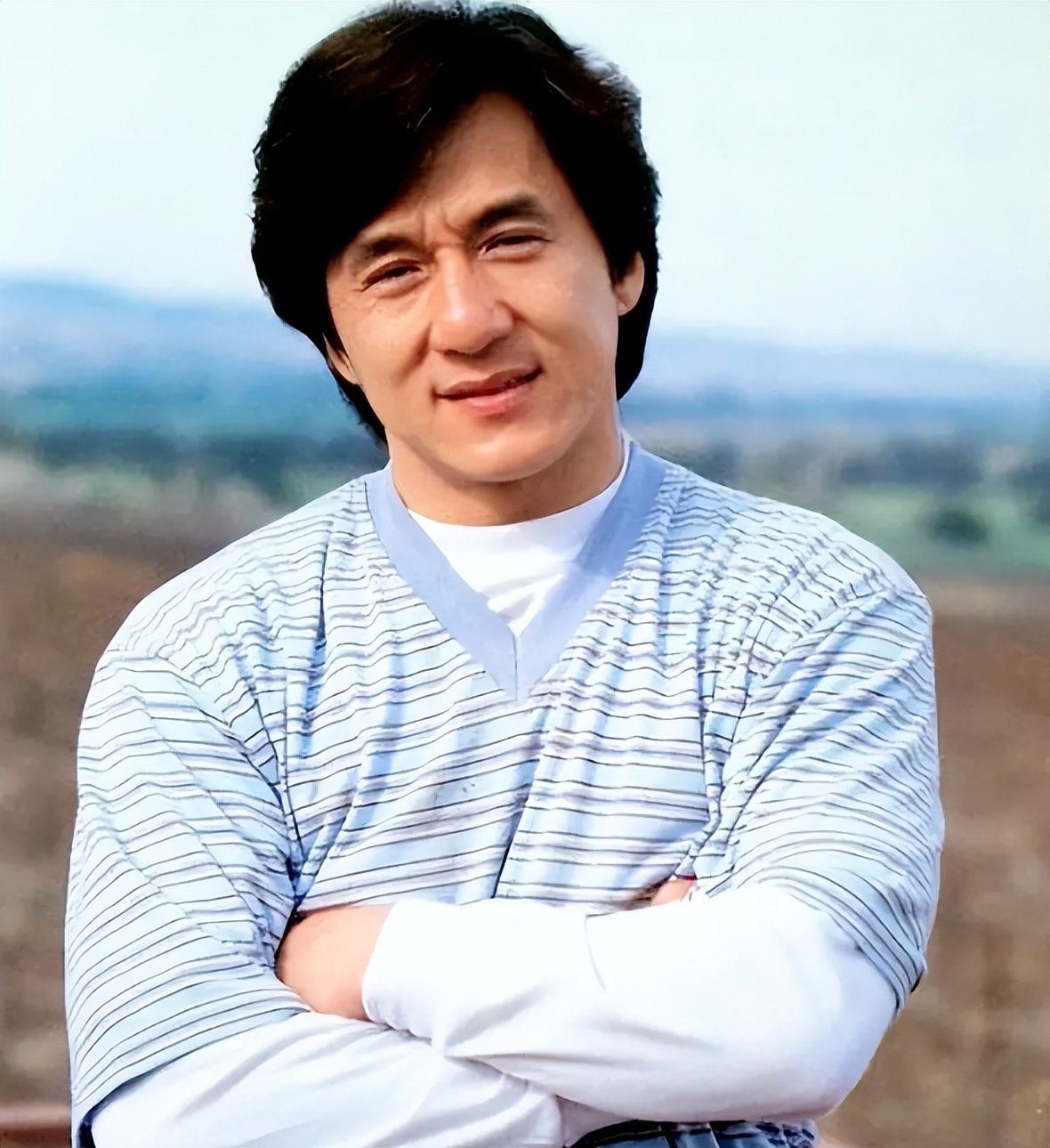 成龙最新动态，巨星风采依旧，新动向引人瞩目