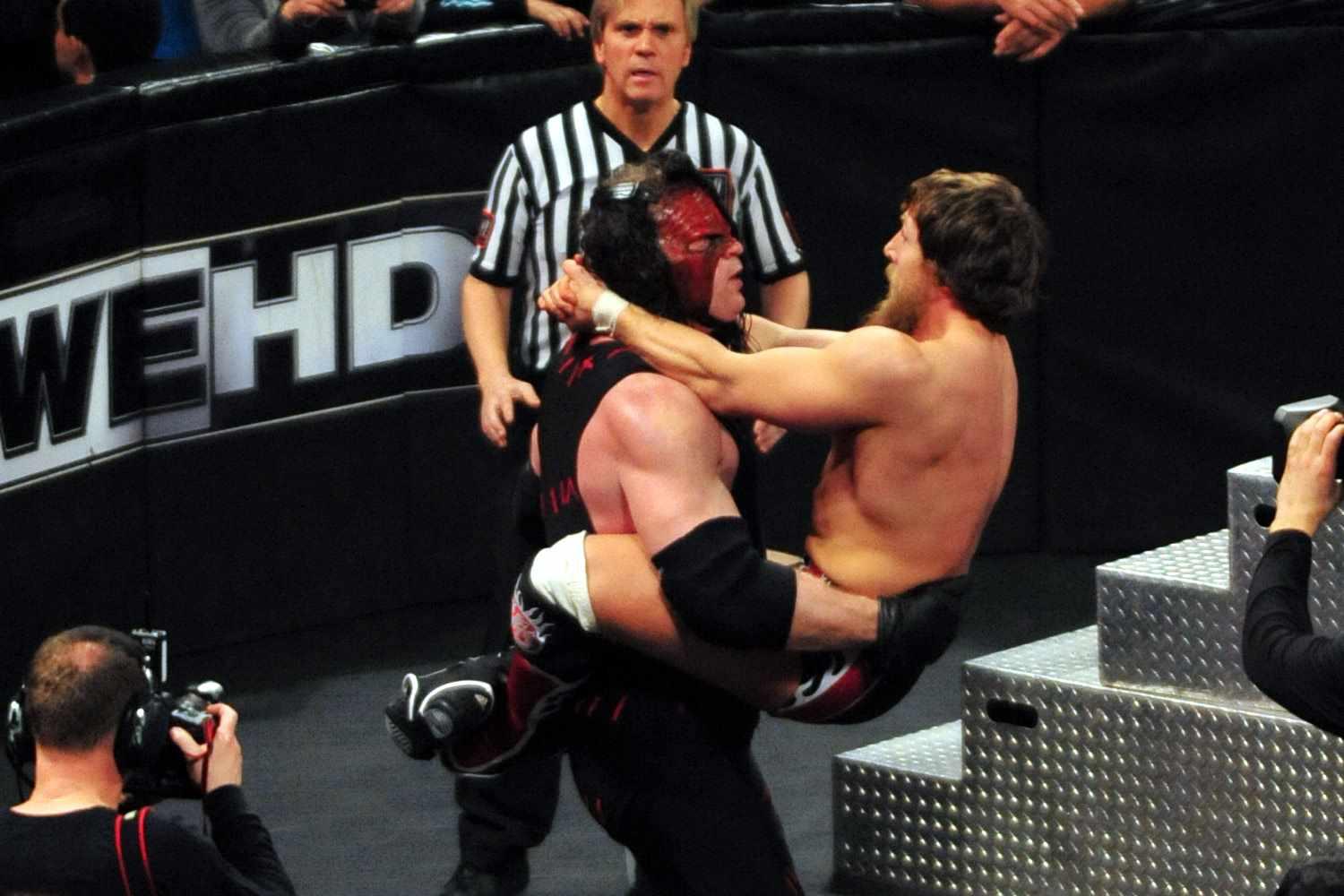 WWE最新比赛，友谊的力量与温馨日常的闪耀之战