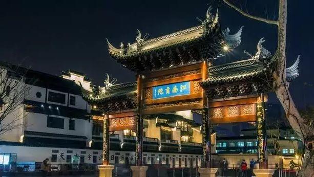 英雄联盟最新动态，小巷深处的游戏乐园